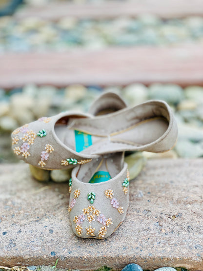 Hoor Jahan - Delicate Beadwork Elegant Khussa - Zumrut by Amir 