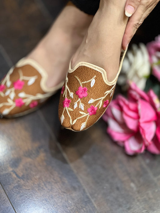 Blossom Whisper - Floral Embroidered Khussa - Zumrut by Amir 