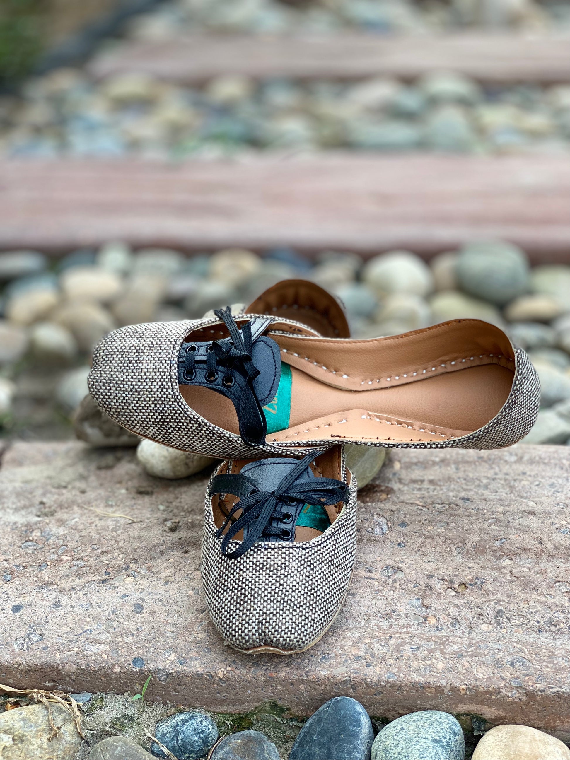 Twist & Terra - Premium Handcrafted Khussa - Zumrut by Amir 