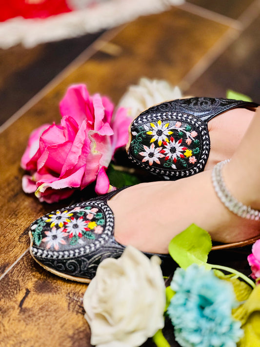 Midnight Bloom - Black Elegant Embroidered Khussa - Zumrut by Amir 