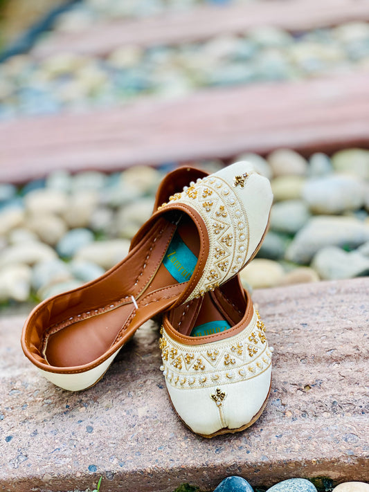 Noor - White Golden Bridal Khussa - Zumrut by Amir 