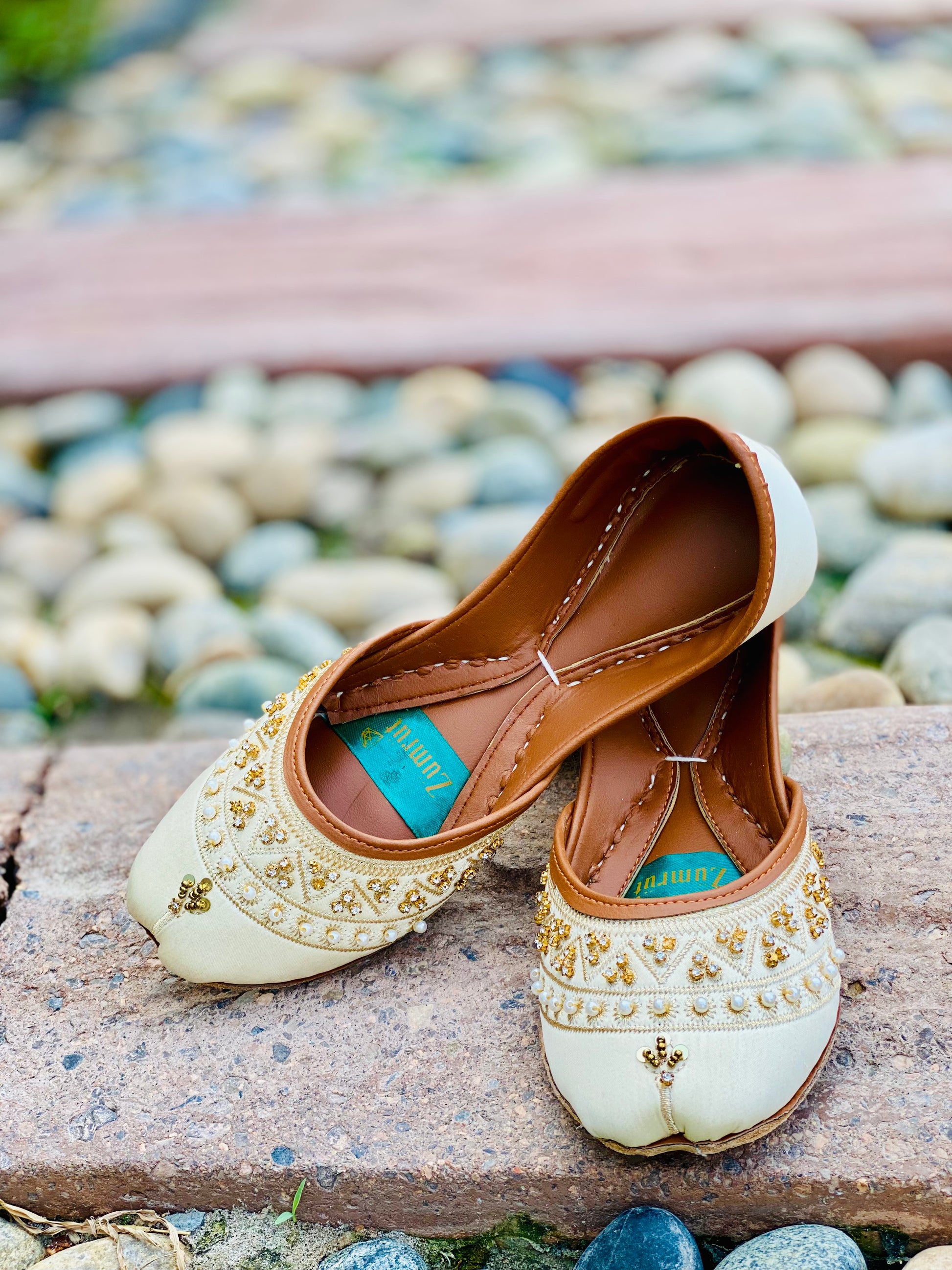 Noor - White Golden Bridal Khussa - Zumrut by Amir 